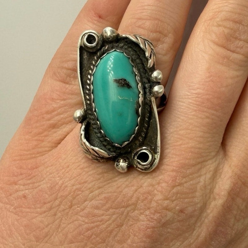 Vintage Oblong Oval Turquoise Feather Detail Sterling Silver Navajo Ring Size 9