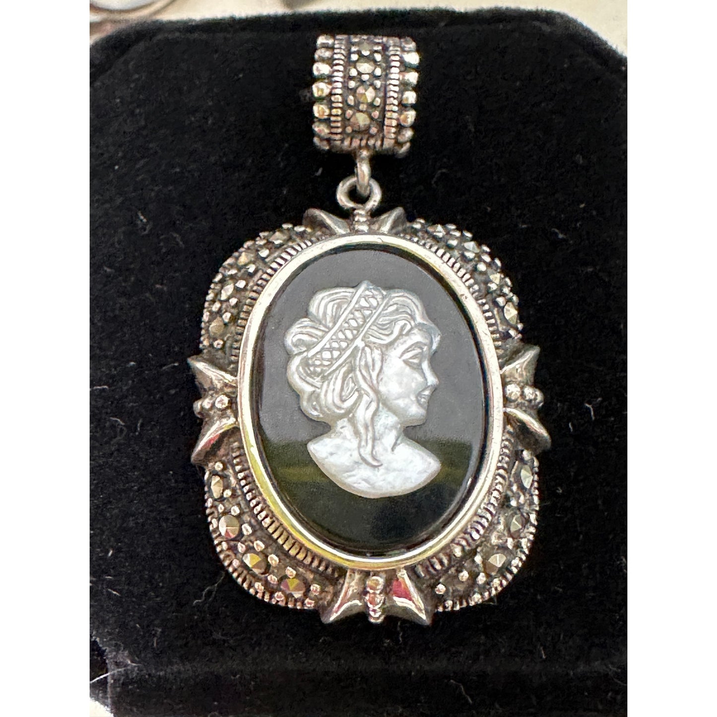 Lovely Sterling Silver Marcasite Black Onyx Shell Cameo Pendant Black & White