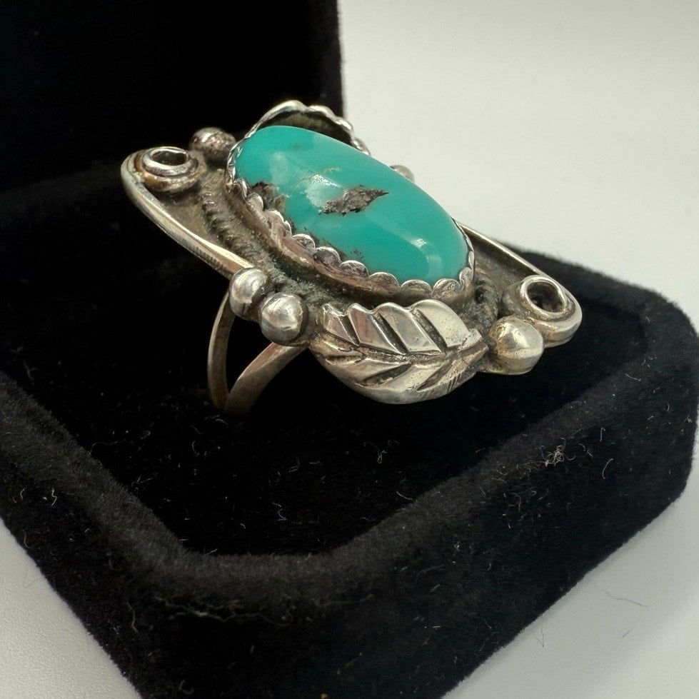 Vintage Oblong Oval Turquoise Feather Detail Sterling Silver Navajo Ring Size 9