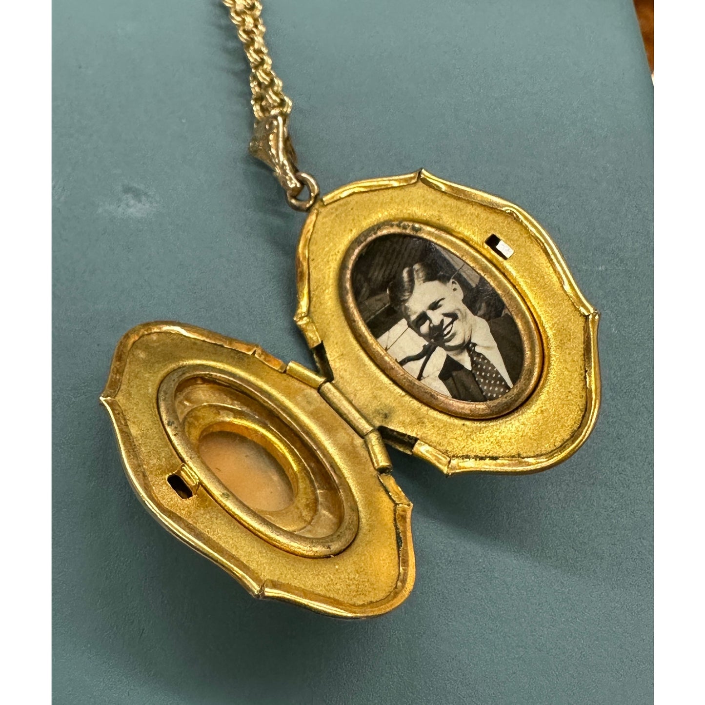 Lovely Large Vintage Gold Filled Cameo Locket Pendant Necklace Excellent Cond