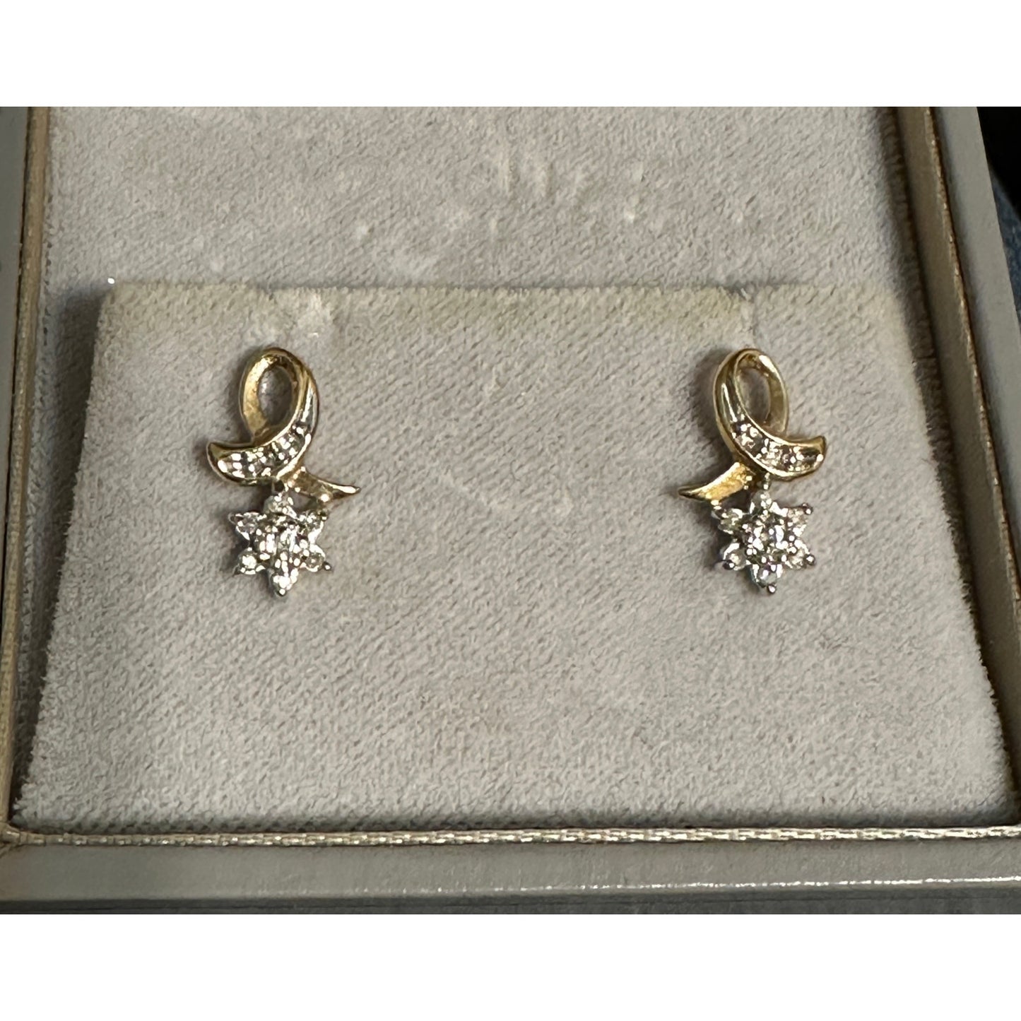 10k Yellow Gold Diamond Dainty Pierced Flower Ribbon Stud Earrings