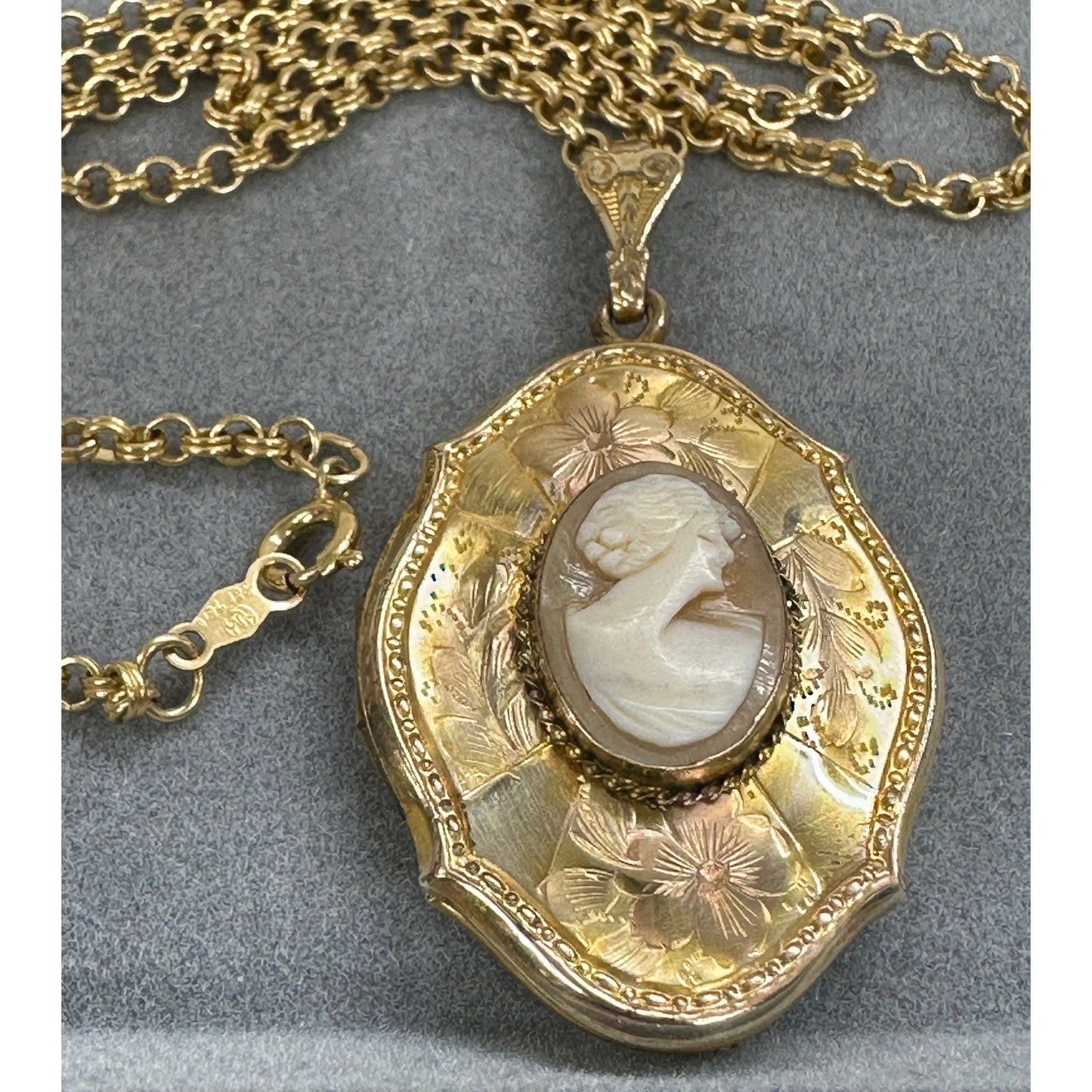Lovely Large Vintage Gold Filled Cameo Locket Pendant Necklace Excellent Cond