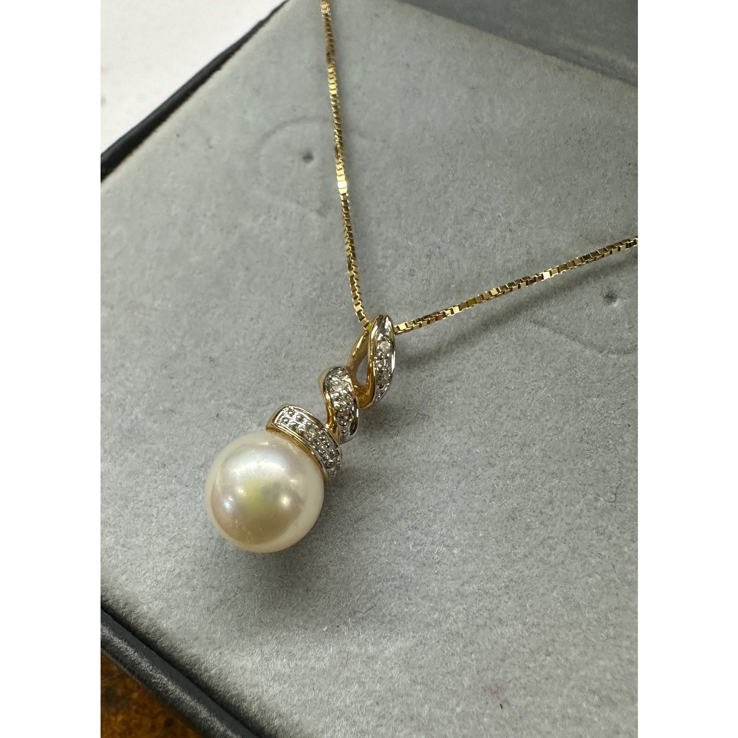14k Yellow Gold Pearl Diamond Pendant Necklace