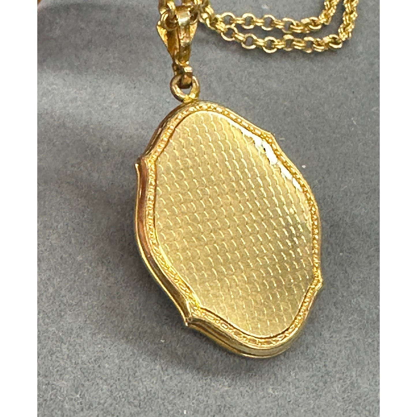 Lovely Large Vintage Gold Filled Cameo Locket Pendant Necklace Excellent Cond