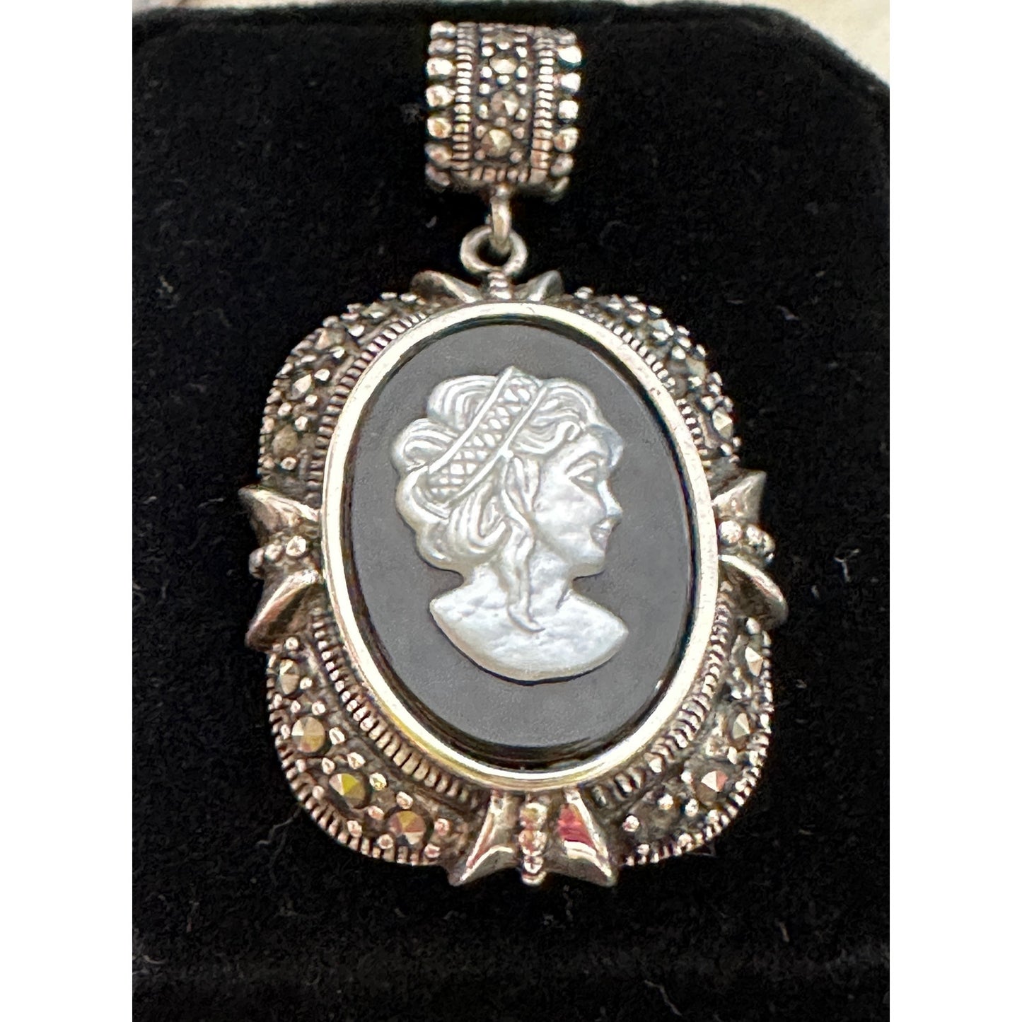 Lovely Sterling Silver Marcasite Black Onyx Shell Cameo Pendant Black & White