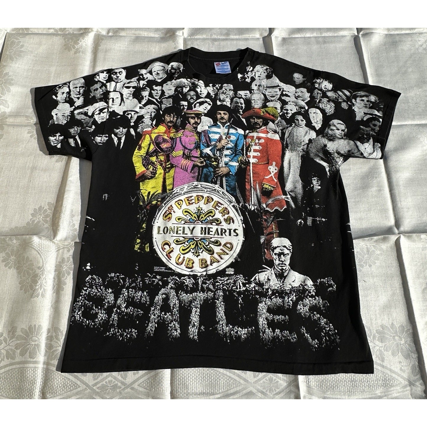 Vintage 90's ~ BEATLES Sgt. Peppers Band T-Shirt~ Single Stitch Hanes ~ XL