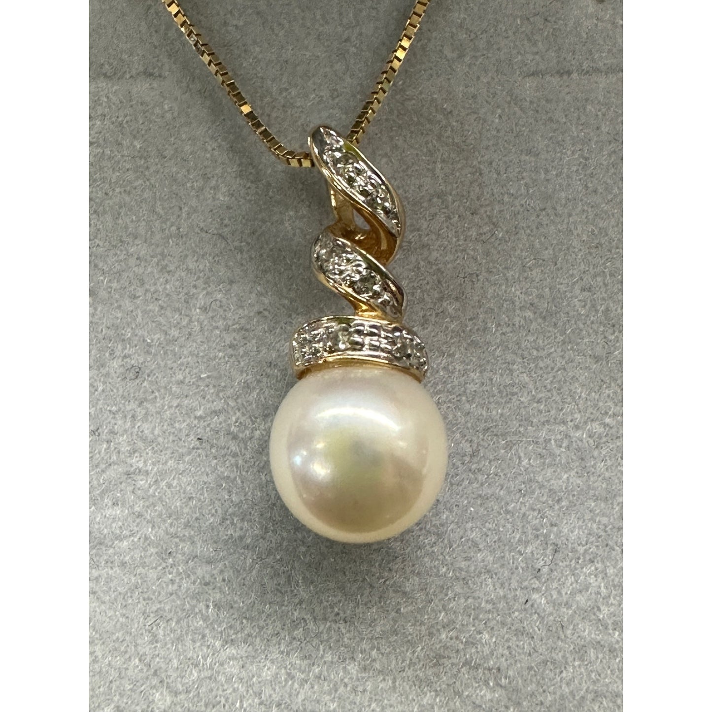14k Yellow Gold Pearl Diamond Pendant Necklace
