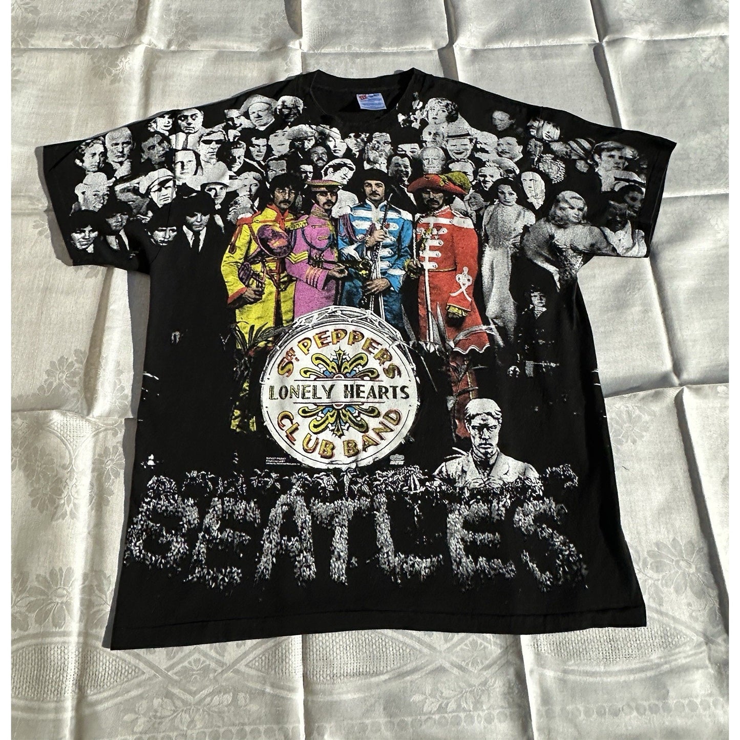 Vintage 90's ~ BEATLES Sgt. Peppers Band T-Shirt~ Single Stitch Hanes ~ XL