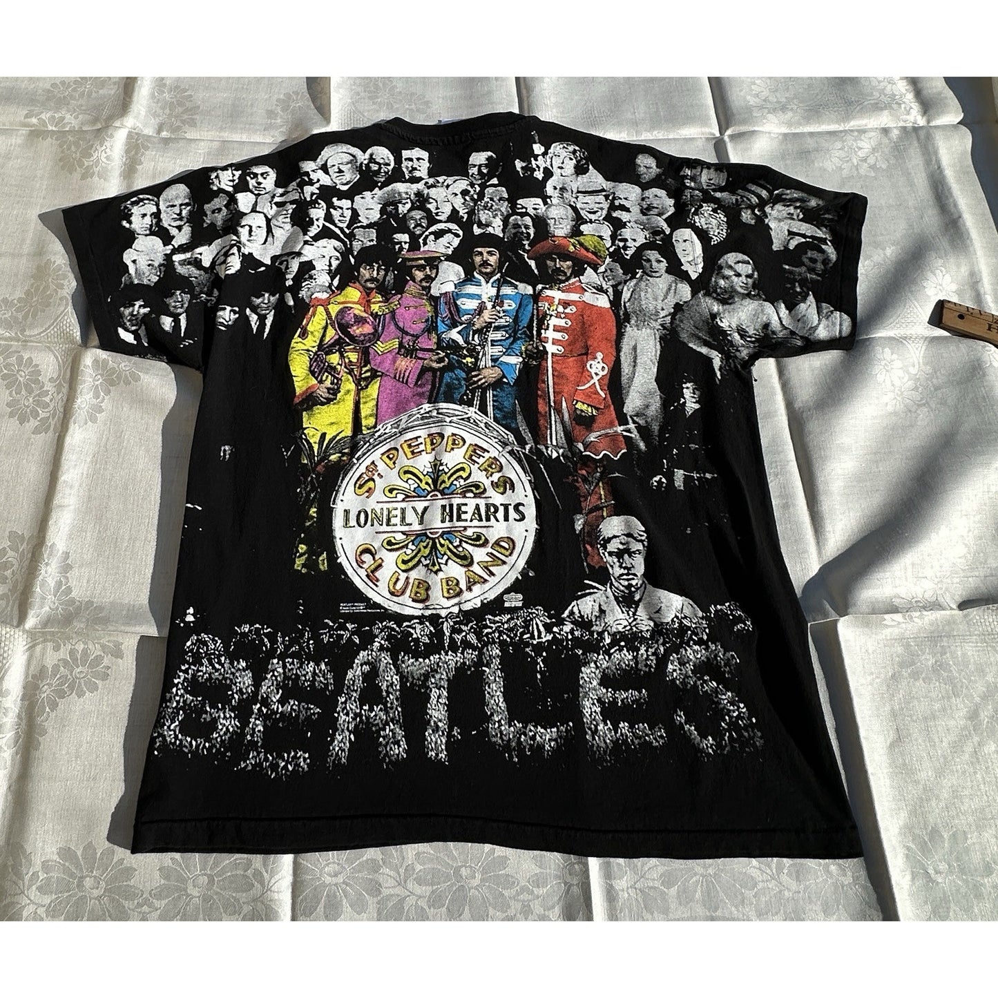 Vintage 90's ~ BEATLES Sgt. Peppers Band T-Shirt~ Single Stitch Hanes ~ XL
